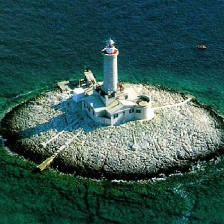 Beach House Beta With Pool, Jacuzzi, Playground & Bbq In An Olive Grove With A Beach, Pomer - Istria *