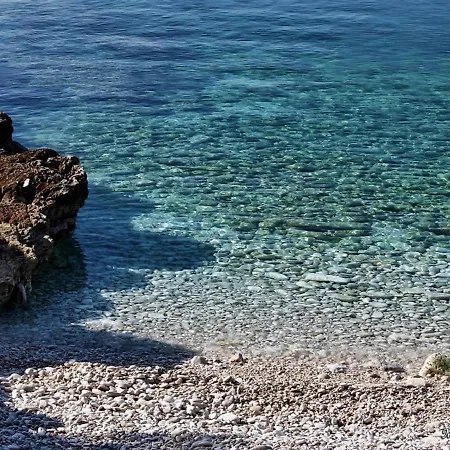 Vikendica Beach House Beta With Pool, Jacuzzi, Playground & Bbq In An Olive Grove With A Beach, Pomer - Istria