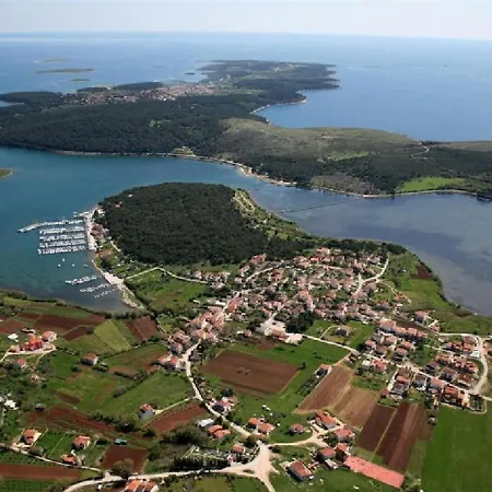 Ferienhaus House Beta With Pool, Jacuzzi, Playground & Bbq In An Olive Grove With A Beach, Pomer - Istria Pula