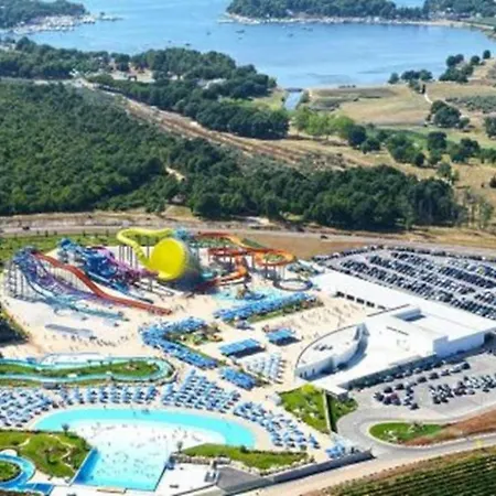 Beach House Beta With Pool, Jacuzzi, Playground & Bbq In An Olive Grove With A Beach, Pomer - Istria *