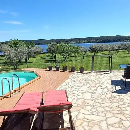Beach House Beta With Pool, Jacuzzi, Playground & Bbq In An Olive Grove With A Beach, Pomer - Istria *