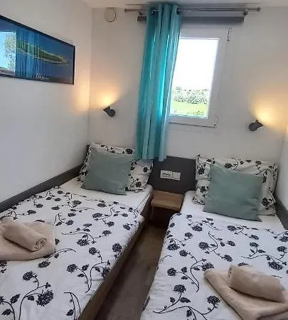 Vikendica Beach House Beta With Pool, Jacuzzi, Playground & Bbq In An Olive Grove With A Beach, Pomer - Istria Pula