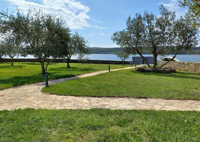 House Beta With Pool, Jacuzzi, Playground & Bbq In An Olive Grove With A Beach, Pomer - Istria Prázdninový dům Pula