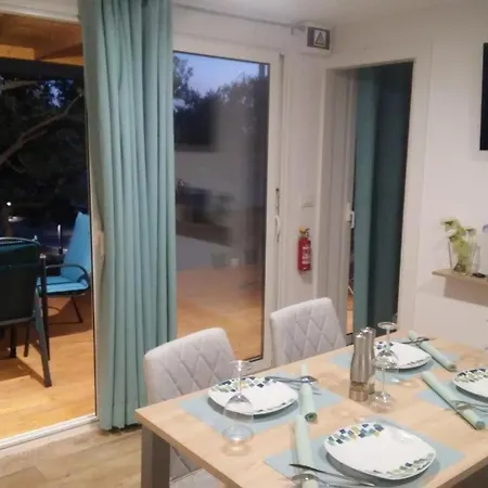 House Beta With Pool, Jacuzzi, Playground & Bbq In An Olive Grove With A Beach, Pomer - Istria