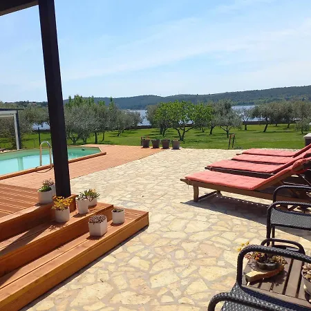House Beta With Pool, Jacuzzi, Playground & Bbq In An Olive Grove With A Beach, Pomer - Istria Pula