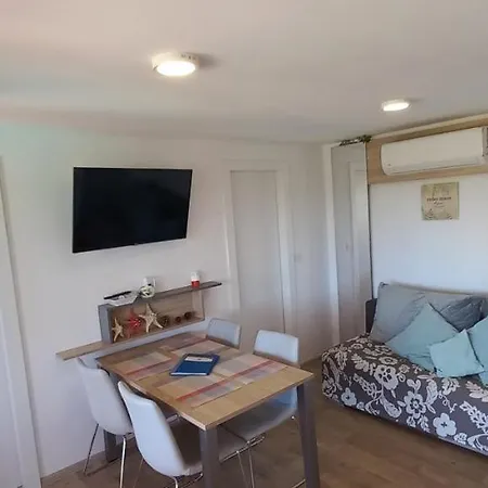 House Beta With Pool, Jacuzzi, Playground & Bbq In An Olive Grove With A Beach, Pomer - Istria *