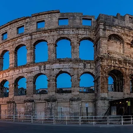 House Beta With Pool, Jacuzzi, Playground & Bbq In An Olive Grove With A Beach, Pomer - Istria