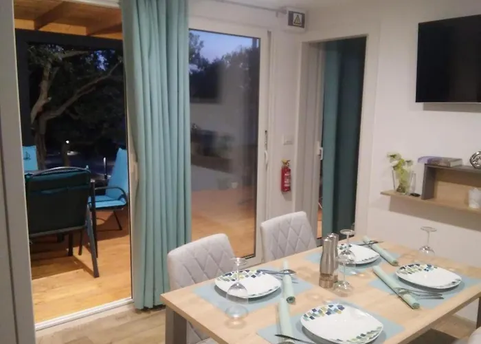 Beach House Beta With Pool, Jacuzzi, Playground & Bbq In An Olive Grove With A Beach, Pomer - Istria