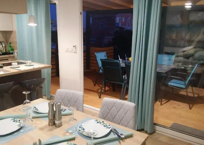 Beach House Beta With Pool, Jacuzzi, Playground & Bbq In An Olive Grove With A Beach, Pomer - Istria Pula