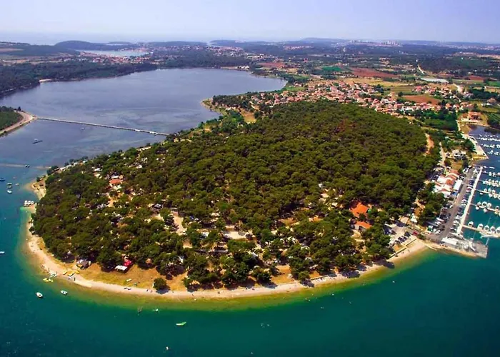 Holiday home Beach House Beta With Pool, Jacuzzi, Playground & Bbq In An Olive Grove With A Beach, Pomer - Istria Pula