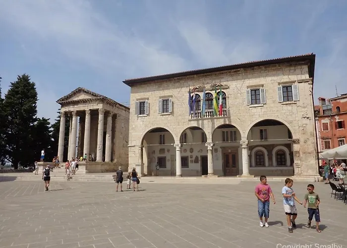Beach House Beta With Pool, Jacuzzi, Playground & Bbq In An Olive Grove With A Beach, Pomer - Istria Holiday home