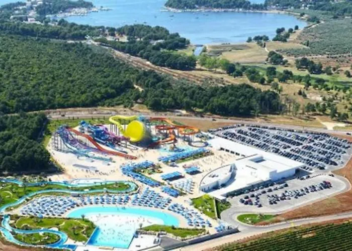 House Beta With Pool, Jacuzzi, Playground & Bbq In An Olive Grove With A Beach, Pomer - Istria *