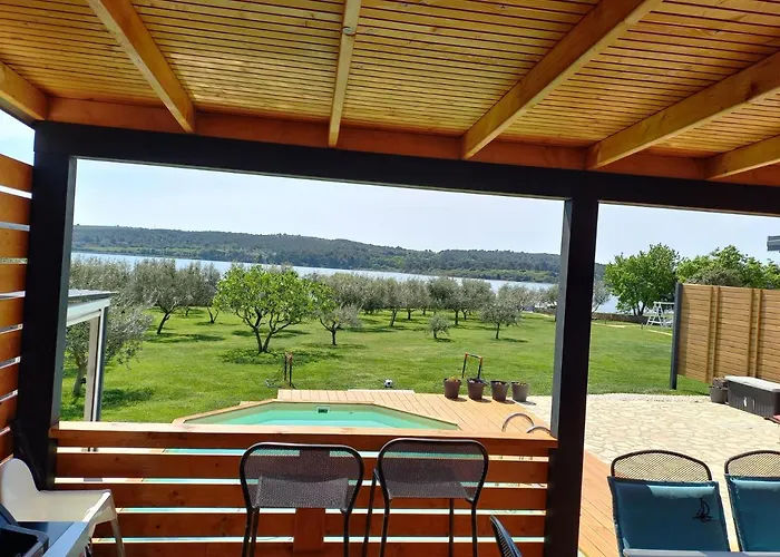 Holiday home Beach House Beta With Pool, Jacuzzi, Playground & Bbq In An Olive Grove With A Beach, Pomer - Istria Pula