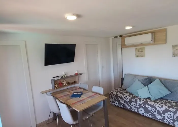 Beach House Beta With Pool, Jacuzzi, Playground & Bbq In An Olive Grove With A Beach, Pomer - Istria *