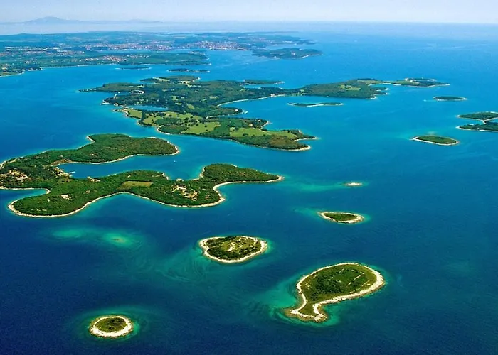 Beach House Beta With Pool, Jacuzzi, Playground & Bbq In An Olive Grove With A Beach, Pomer - Istria Pula