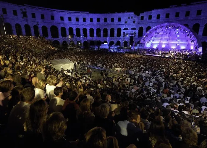 Holiday home Beach House Beta With Pool, Jacuzzi, Playground & Bbq In An Olive Grove With A Beach, Pomer - Istria *