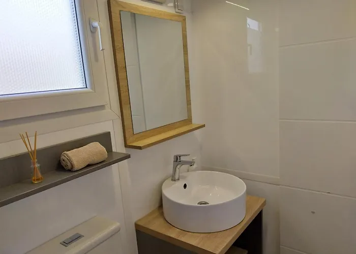 Beach House Beta With Pool, Jacuzzi, Playground & Bbq In An Olive Grove With A Beach, Pomer - Istria *