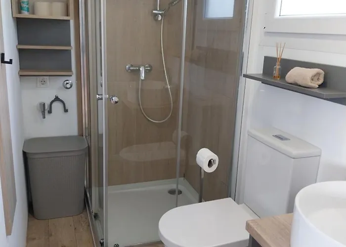 Beach House Beta With Pool, Jacuzzi, Playground & Bbq In An Olive Grove With A Beach, Pomer - Istria