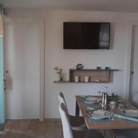 Beach House Beta With Pool, Jacuzzi, Playground & Bbq In An Olive Grove With A Beach, Pomer - Istria